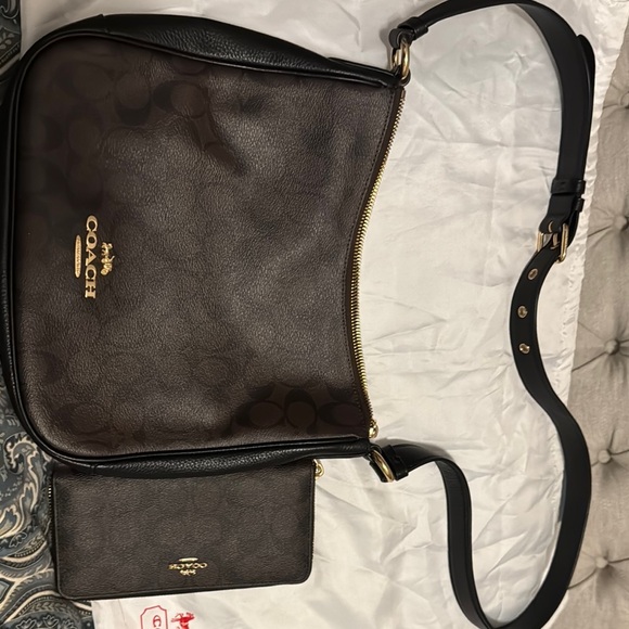 Coach Brown Leather Handbag with Zipper Closure - Picture 1 of 1